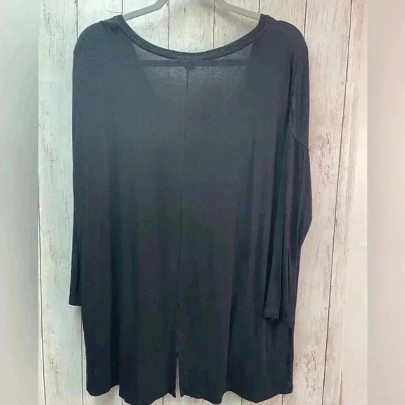 Black long sleeve top with detailing in back size Large - Picture 2 of 6